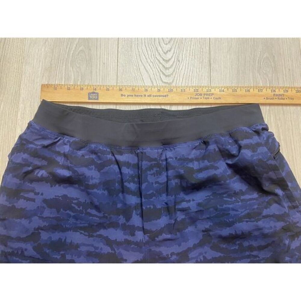 Fabletics Shorts Mens XL Blue Camo Lined Fundamental 8" Stretch Gym Athletic Run - Picture 8 of 13